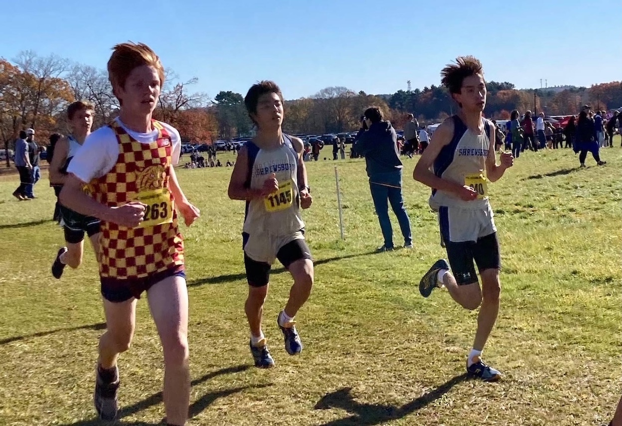 Cross country photo during a meet